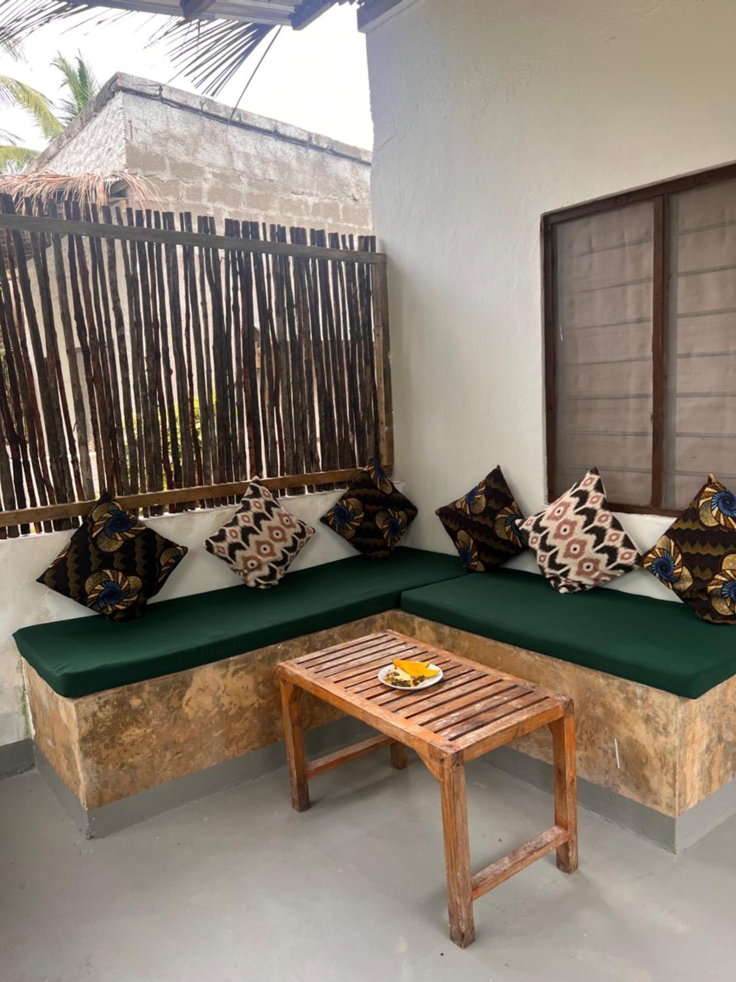 Karanga Hotel *